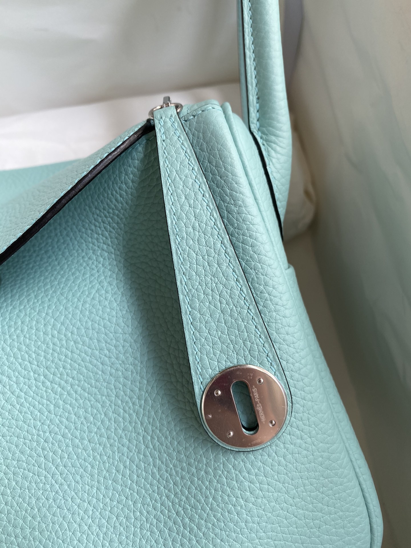 Hermes Lindy 30cm Handbag Shoulder Bag In Sky Blue Clemence Leather